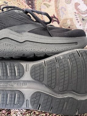 Women’s BROOKS 8B Ghost 2 Max Sneakers - Walking/Running